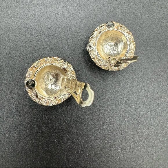 Vintage Three Tone Metal Chain Dome Earrings - Clip On - Picture 8 of 13